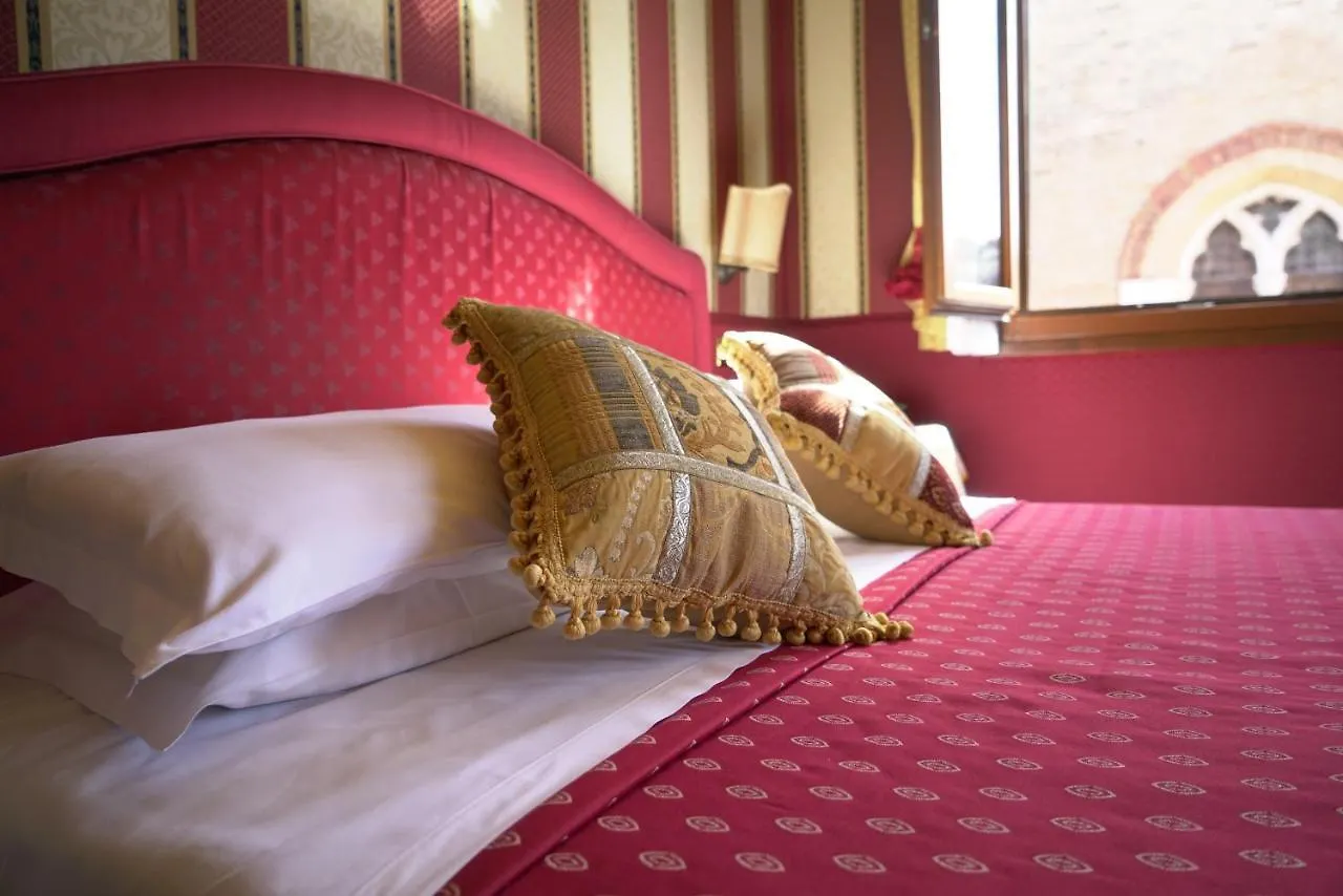 Ca' Morosini 1 & 2 Otel Venedik
