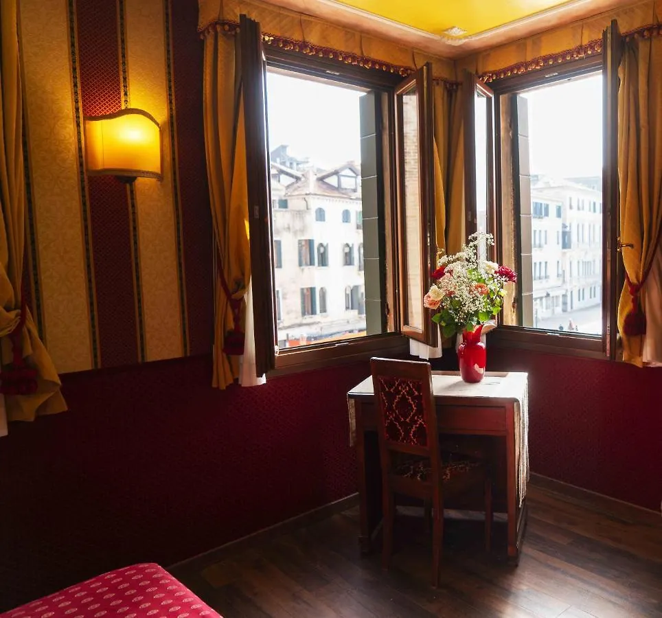 ** Pensión Hotel Ca' Morosini 1 & 2 Venecia Italia